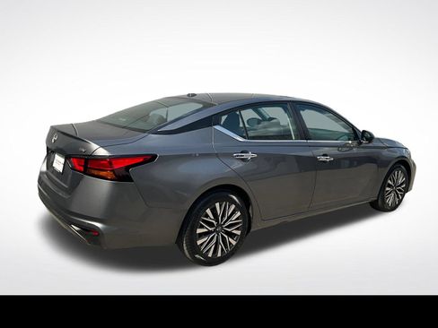 Used 2024 Nissan Altima 2.5 SV FWD image 19