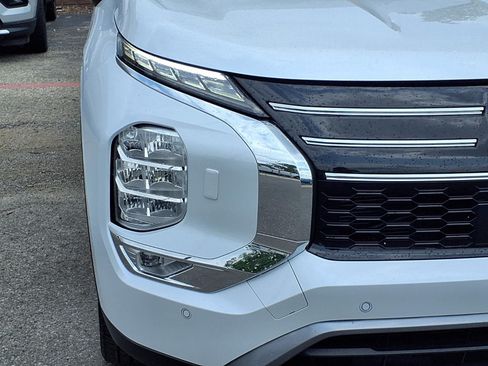 Used 2025 Mitsubishi Outlander SE AWD/4WD image 29