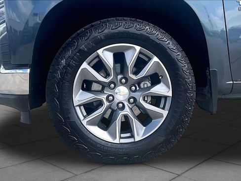 Used 2022 Chevrolet Silverado 1500 LT w/ Z71 Off-Road Package AWD/4WD image 11