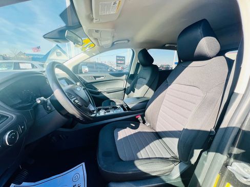 Used 2020 Ford Edge SE image 16