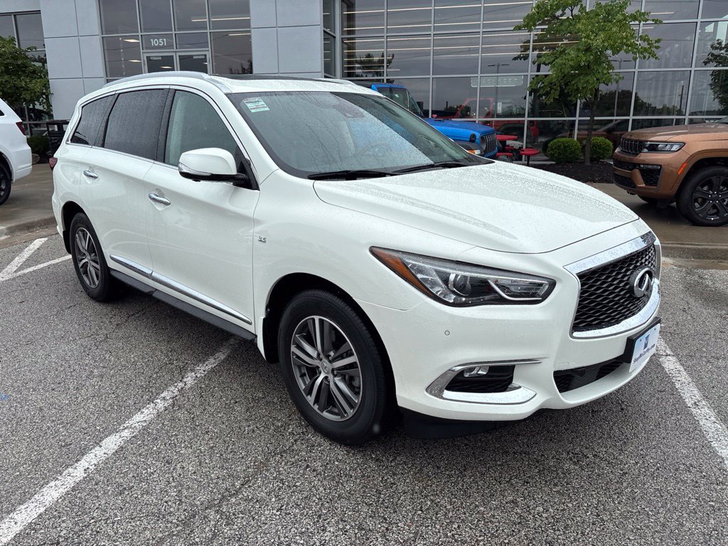 Used 2020 INFINITI QX60 Luxe w/ Essential Package FWD image 2