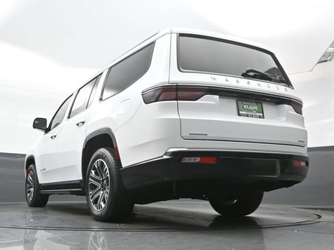 Used 2023 Jeep Wagoneer Series II AWD/4WD image 31