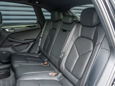 Certified 2025 Porsche Macan S AWD/4WD image 38