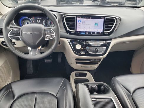 Used 2023 Chrysler Pacifica Touring-L FWD image 26