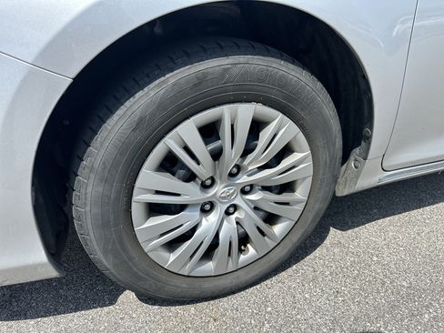 Used 2012 Toyota Camry LE FWD image 8