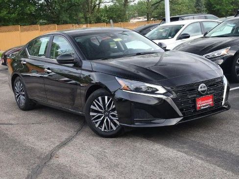 Certified 2025 Nissan Altima 2.5 SV image 2