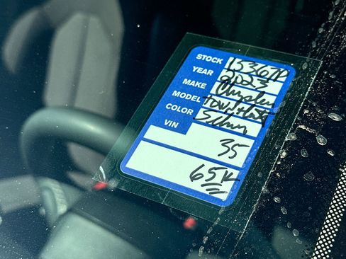 Used 2023 Chrysler Voyager LX image 26