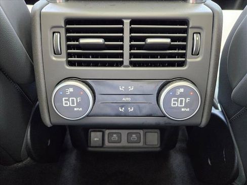 Used 2026 Land Rover Discovery S AWD/4WD image 18