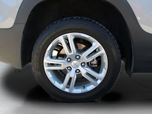 Used 2023 GMC Terrain SLE w/ Driver Convenience Package FWD image 8