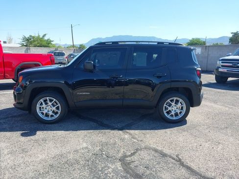 Used 2023 Jeep Renegade Latitude w/ Sun & Fun Group AWD/4WD image 4