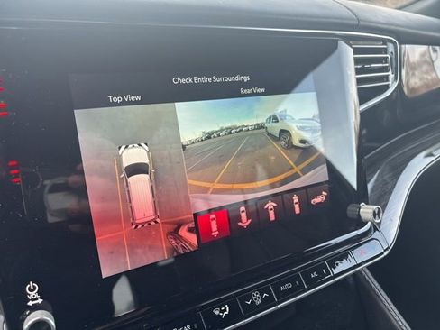 Used 2022 Jeep Wagoneer Series III w/ Premium Group I image 18