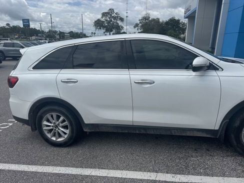 Used 2019 Kia Sorento FWD image 9