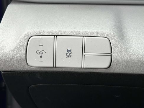 Used 2025 Hyundai Elantra Limited FWD image 28