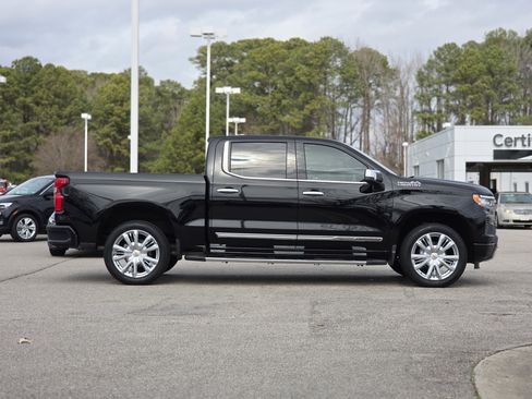 Used 2022 Chevrolet Silverado 1500 High Country w/ Technology Package image 8