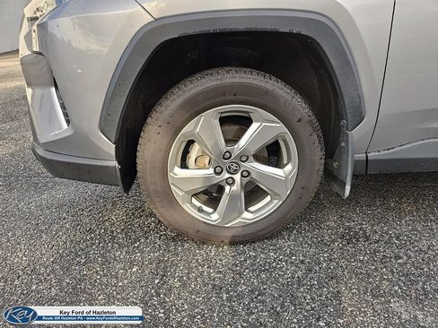 Used 2021 Toyota RAV4 XLE Premium AWD/4WD image 4