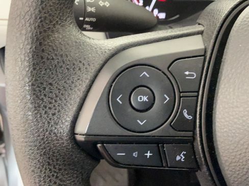 Used 2025 Toyota RAV4 XLE FWD image 17