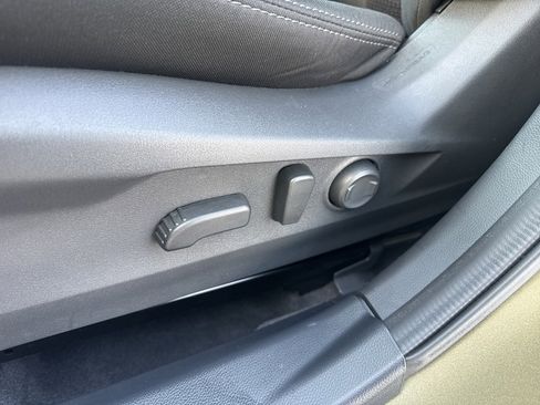 Used 2025 Subaru Outback Premium image 7