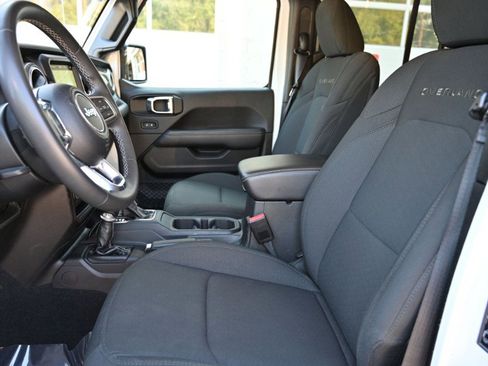 Used 2023 Jeep Gladiator Overland image 20