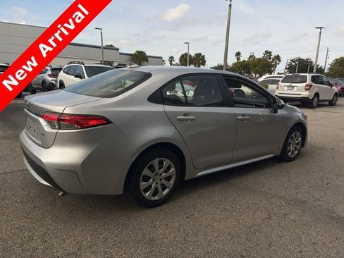 Used 2021 Toyota Corolla LE image 11