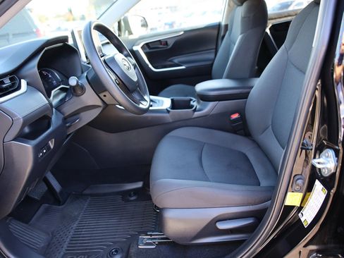 Used 2023 Toyota RAV4 LE image 17