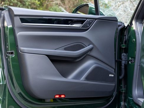 Certified 2025 Porsche Macan Electric image 20