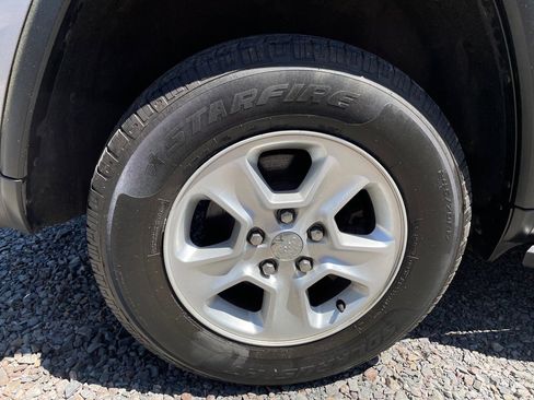 Used 2017 Jeep Grand Cherokee Laredo w/ Quick Order Package 23E image 26