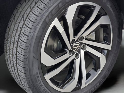 Used 2021 Volkswagen Atlas SEL Premium image 25