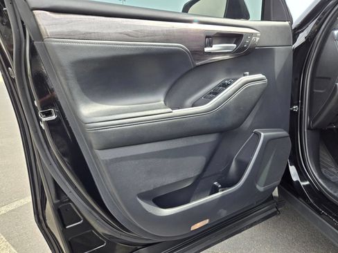 Used 2021 Toyota Highlander Platinum AWD/4WD image 13