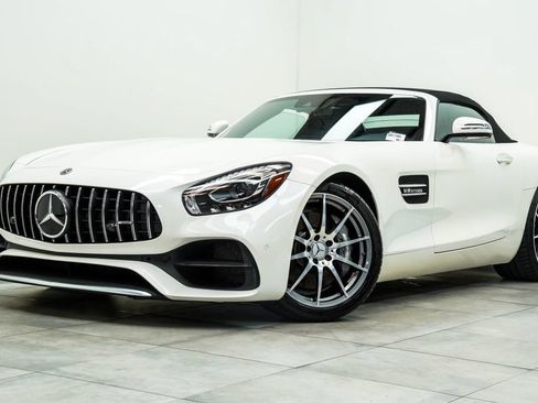 Used 2018 Mercedes-Benz AMG GT Roadster image 2