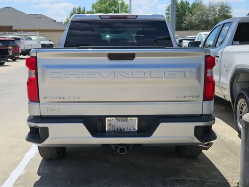 Used 2020 Chevrolet Silverado 1500 Custom w/ Custom Value Package image 3