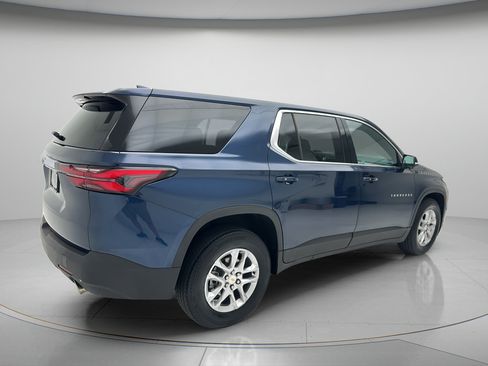 Used 2023 Chevrolet Traverse LS w/ Safety Package AWD/4WD image 5