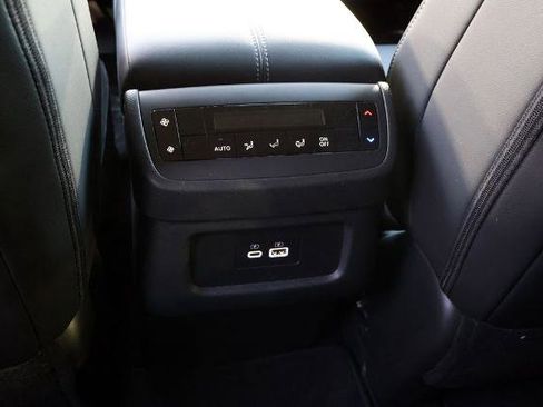 Certified 2025 Nissan Pathfinder SL image 16