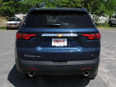 Used 2023 Chevrolet Traverse LT w/ Rear Camera Mirror Package AWD/4WD image 6