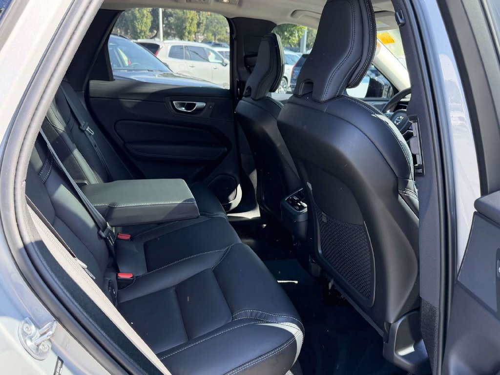 Used 2023 Volvo XC60 B5 Ultimate w/ Climate Package FWD image 13
