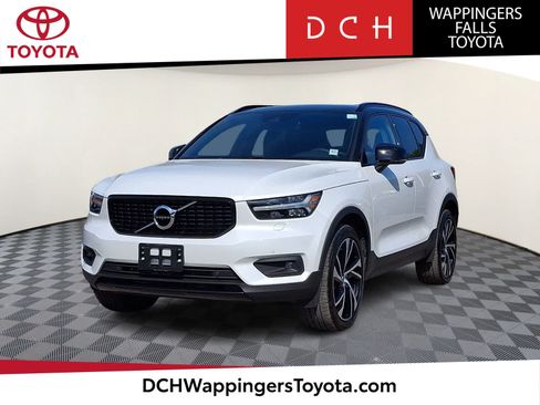 Used 2022 Volvo XC40 T5 R-Design w/ Climate Package AWD/4WD image 1