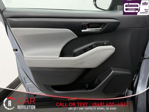 Used 2021 Toyota Highlander XLE image 42