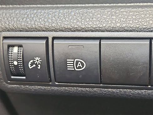 Used 2022 Toyota Corolla LE image 19