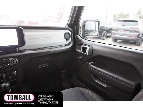 Used 2024 Jeep Gladiator Sport image 12
