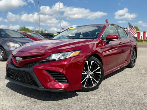Used 2018 Toyota Camry SE w/ Convenience Package FWD image 10