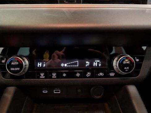 Used 2023 Mitsubishi Outlander SE image 21