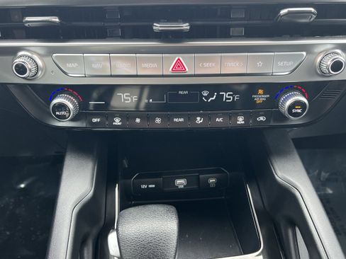 Used 2023 Kia Telluride LX image 20