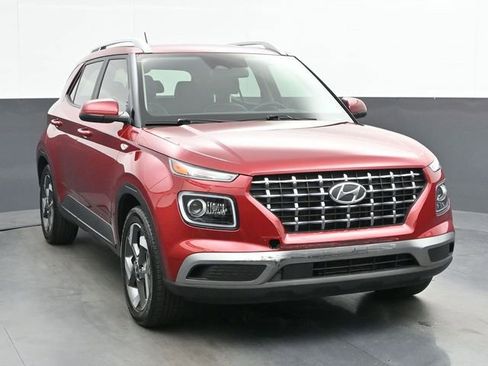 Used 2024 Hyundai Venue Limited FWD image 2