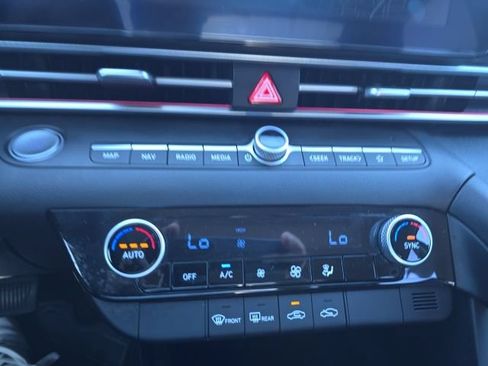 Used 2024 Hyundai Elantra SEL FWD image 11