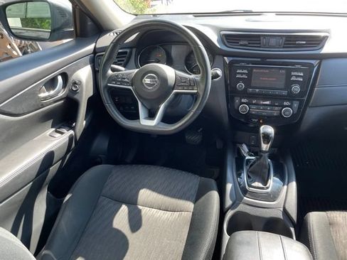 Used 2017 Nissan Rogue SV AWD/4WD image 10