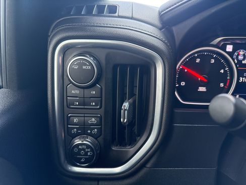 Used 2022 Chevrolet Silverado 3500 High Country image 36