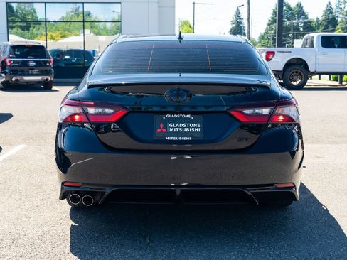 Used 2022 Toyota Camry SE w/ Convenience Package FWD image 5