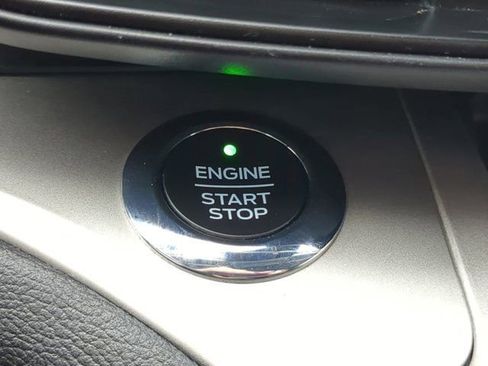 Used 2021 Ford Explorer XLT image 27