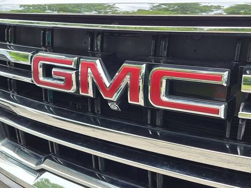 Certified 2021 GMC Yukon XL SLT w/ SLT Premium Package AWD/4WD image 31