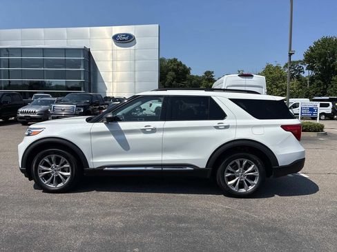 Used 2023 Ford Explorer XLT w/ Equipment Group 202A AWD/4WD image 4