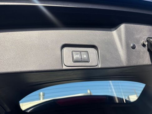 Used 2025 Nissan Rogue SV image 23